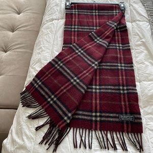 Authentic Burberry scarf. 100% Cashmere, classic burgundy color.